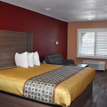 Baymont By Wyndham Manteca Hotel Buitenkant foto